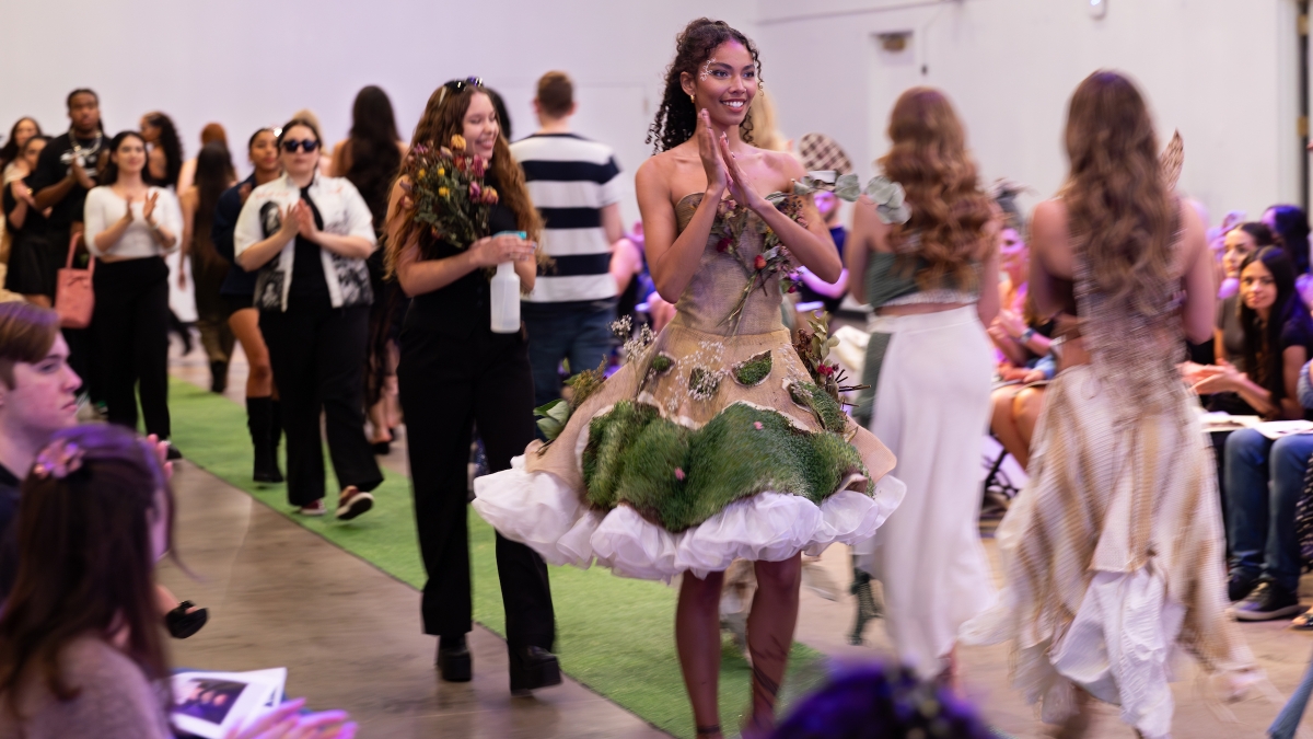 Living dress' wins Eco-Chic sustainable fashion contest