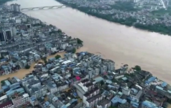 China floods: Huai river alert level raised amid heavy rains